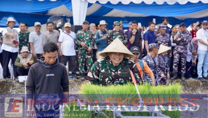 Kasdam XIV/Hsn Hadiri Gerakan Tanam Padi Serentak Bersama Presiden RI Secara Virtual