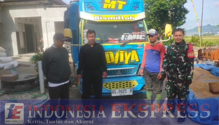 Bulog Serap 10 Ton Gabah Petani, Babinsa Tanggulwelahan Beri Pendampingan