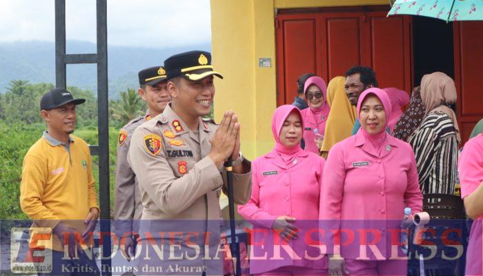 Kapolres Kolaka Utara Salurkan Bantuan untuk Korban Angin Puting Beliung di Desa Sapoiha