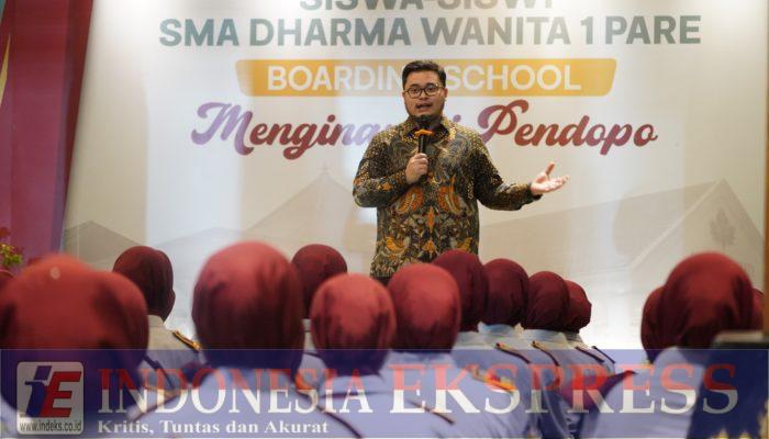 Mas Dhito Beri Hadiah Hardiknas, Undang Siswa SMA Boarding School Menginap di Rumah Dinas