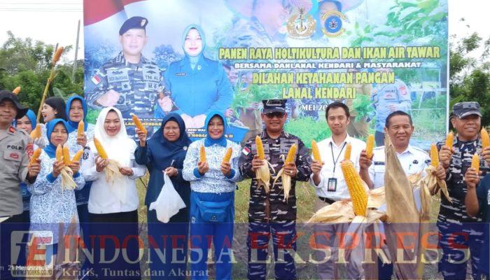 Danlanal Kendari Pimpin Panen Raya Hortikultura dan Ikan Air Tawar di Lahan Ketahanan Pangan Konsel