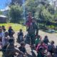 Pelukan Hangat TNI di Pedalaman Sinak: Satgas Yonif 700/WYC Bawa Senyum untuk Anak Negeri