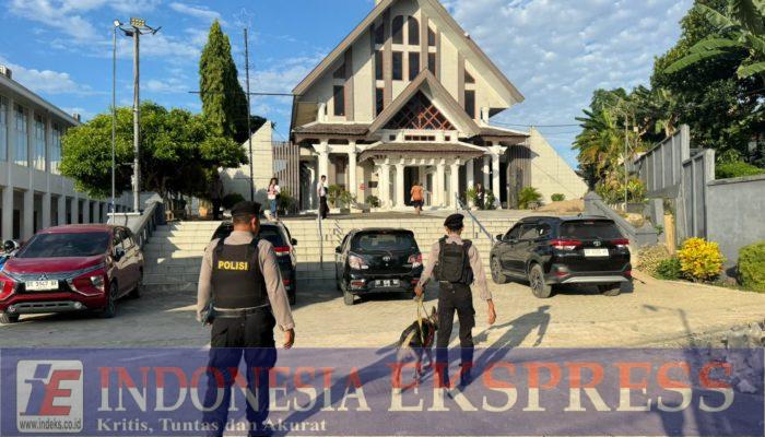 Polsatwa K9 Polda Sultra Lakukan Sterilisasi Dua Gereja di Kendari Jelang Ibadah