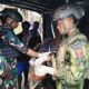 Prajurit TNI Jahit Luka Warga, Selamatkan Pemuda Terluka di Pedalaman Papua