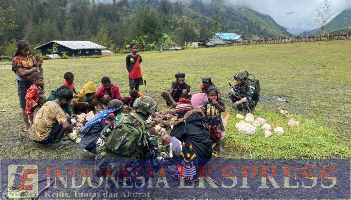 Bersama Rakyat Sampai Akhir”: TNI dan Warga Mayuberi Rayakan Tradisi Bakar Batu di Tanah Papua