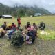 Bersama Rakyat Sampai Akhir”: TNI dan Warga Mayuberi Rayakan Tradisi Bakar Batu di Tanah Papua