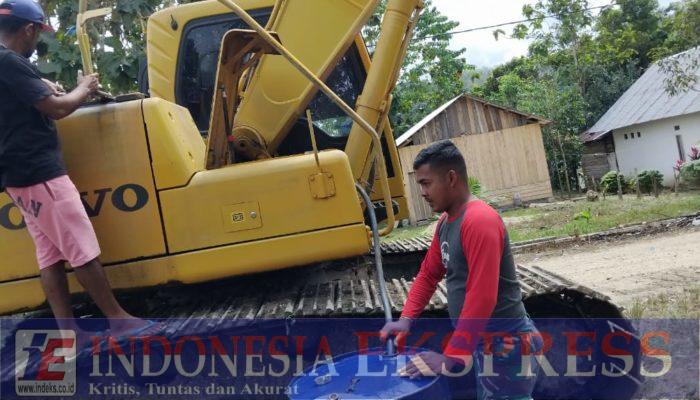 BBM Menipis, Satgas TMMD 125 Kodim 1417/Kendari Sigap Lakukan Pengisian Alat Berat