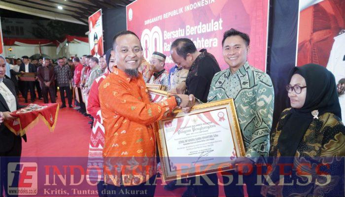 Dandim 1403/Palopo Terima Penghargaan dari Gubernur Sulsel Atas Suksesnya PSU Palopo