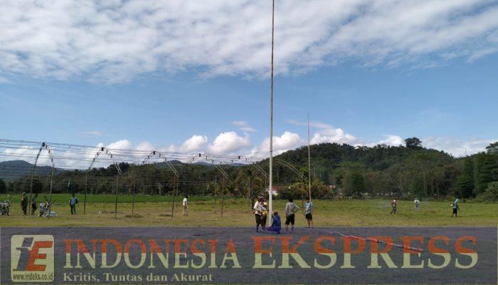 Satgas TMMD 125 Kodim 1417/Kendari Bersama Warga Bersihkan Lapangan Jelang Penutupan