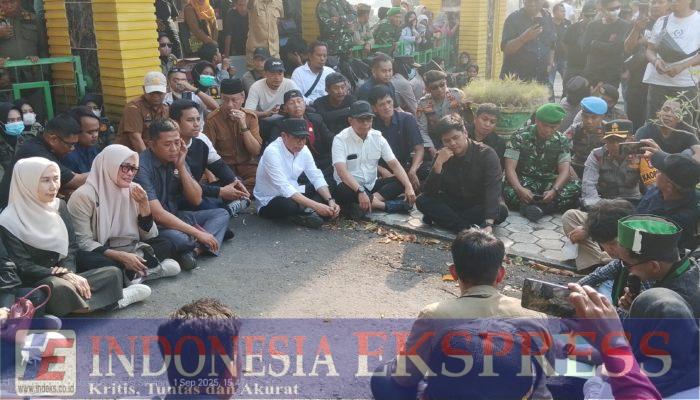 Aksi Unjuk Rasa Aliansi Soppeng Menggugat di DPRD Soppeng