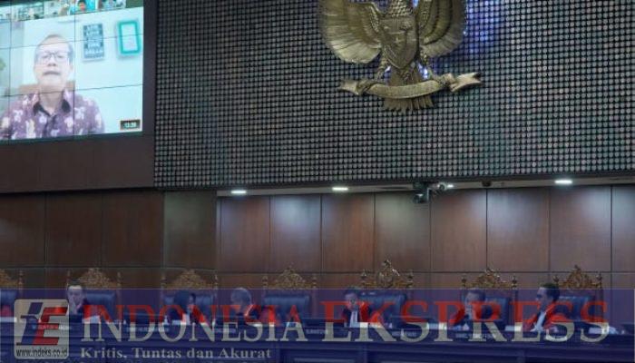 Beda Pandangan Ahli Pemohon dan Ahli Pemerintah Ihwal Batas Usia Guru dan Dosen