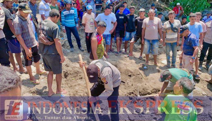 Polri untuk Masyarakat: Biddokkes Polda NTT Gelar Layanan Kesehatan dan Salurkan Bansos di Lokasi Banjir Nagekeo