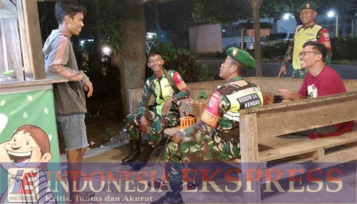 Babinsa Koramil 1417-04/Lainea Ajak Warga Laeya Ciptakan Lingkungan Aman Lewat Patroli Bersama