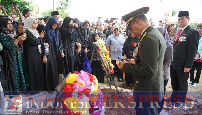Bentuk Penghargaan Negara, Pangdam XIV/Hsn Pimpin Upacara Pemakaman Lettu Inf (Anumerta) Fauzy Ahmad Sulkarnaen di TMP Mangilu Bangoro Pangkep