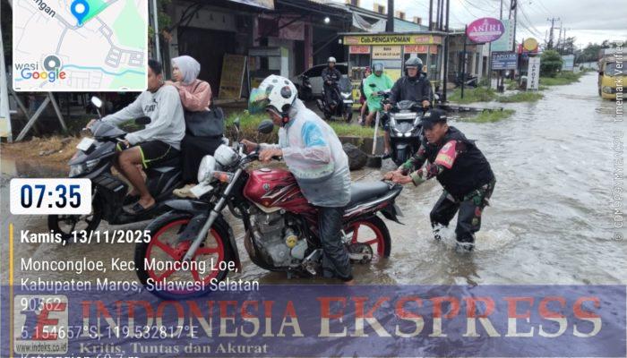 TNI PRIMA: Babinsa Moncongloe Bantu Warga Terdampak Banjir di Jalan Poros Moncongloe