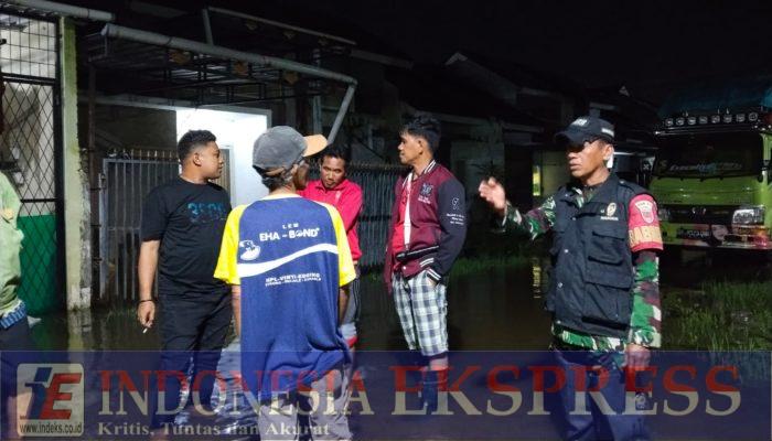 BABINSA KORAMIL 04/MANDAI DAN KEPALA DESA TINJAU RUMAH WARGA TERDAMPAK BANJIR
