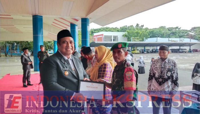 Babinsa Bontomanurung Raih Penghargaan Bupati Maros atas Dedikasi di Dunia Pendidikan