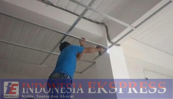 Aneh, Setelah Ditegur Pelaksana Pengerjaan Interior Dinas P&K Soppeng Lakukan Ini
