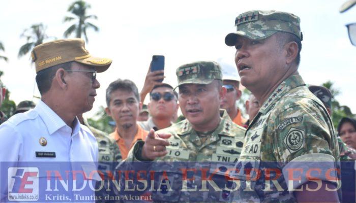 Wakil Panglima TNI Tinjau Lokasi Banjir dan Longsor di Tapanuli Selatan