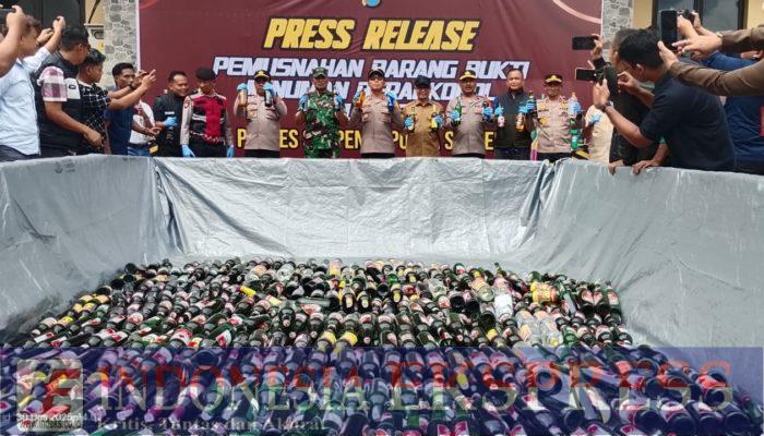 Rilis Akhir Tahun, Polres Soppeng Musnahkan 1.123 Botol Minuman Keras