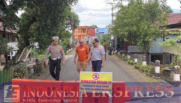 Satlantas Polres Soppeng Pasang Barikade di Jembatan Salokaraja