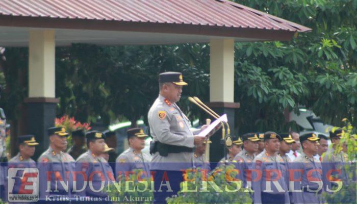Personel Polda Sultra Terima Tanda Kehormatan Satya Lencana pada Upacara Hari Kesadaran Nasional