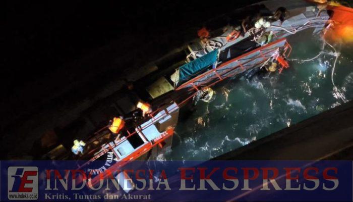 Respon cepat dan manuver, Kapal TNI AL selamatkan 12 nyawa ABK di Laut Arafuru