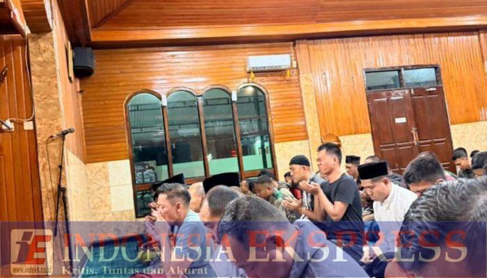 Panglima TNI Sholat Subuh Berjamaah Bersama Prajurit Satgas Pamtas RI-PNG Mobile