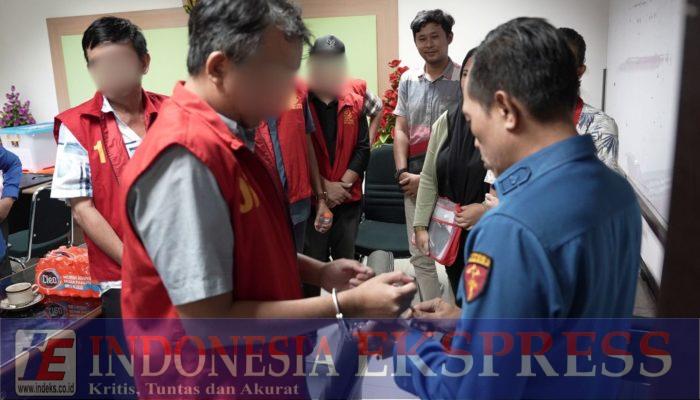 Kejati Sumsel Serahkan Tujuh Tersangka dan Barang Bukti Kasus Dugaan Korupsi KUR Mikro Bank Pemerintah di Muara Enim
