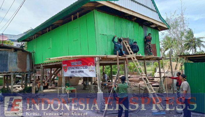 Hari Ke-16 TMMD ke-127, TNI-Polri dan Warga Rehab RTLH di Desa Jampu