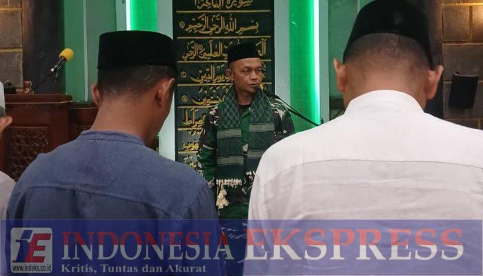 Perwira TNI Pimpin Shalat Jumat di Makorem 141/Toddopuli, Jamaah Tersentuh Lantunan Ayat Suci
