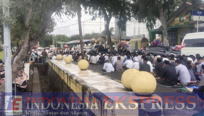 Hari Raya Idul Fitri 1447 H di Soppeng, Ribuan Jamaah Padati Masjid dan Jalan Protokol