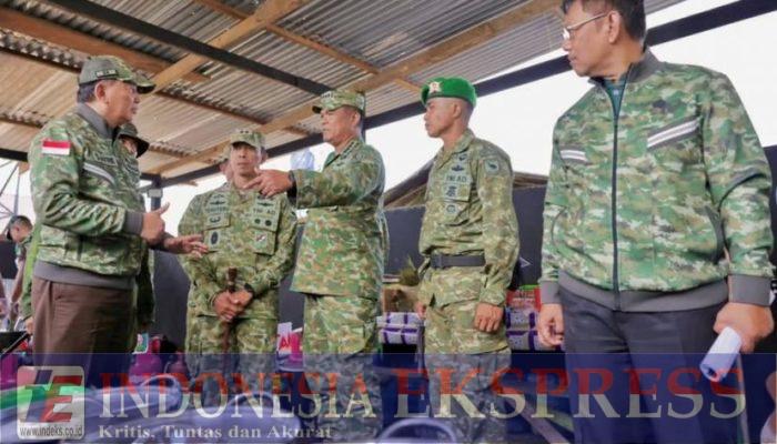 Wapang TNI Dampingi Menhan RI Tinjau Yonif TP 808/Mbaham Matta di Papua Barat