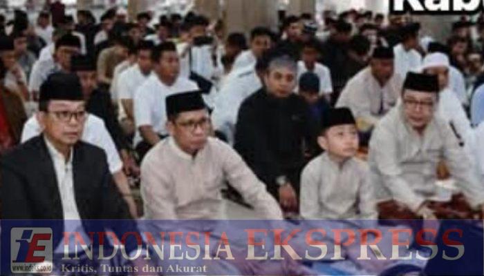 Bupati Soppeng dan Wakil Bupati Shalat Idulfitri di Masjid Raya Darussalam, Ribuan Jamaah Membludak