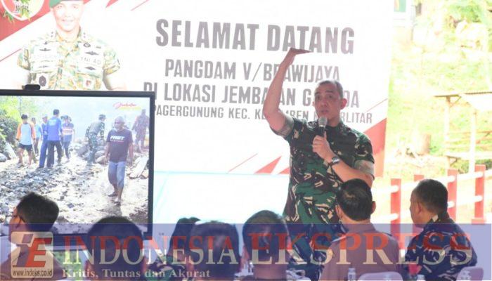 Pangdam V/Brawijaya Tinjau Jembatan Perintis Garuda di Blitar, Soroti Penguatan Konstruksi