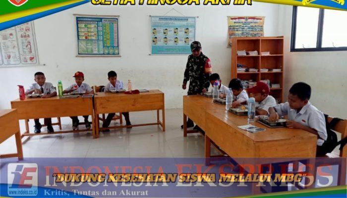 Babinsa Koramil Soropia Dampingi Program Makan Bergizi Gratis untuk Siswa