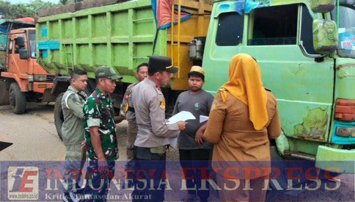 Tak Patuhi Aturan, Aparat Gabungan Terjun Langsung Tertibkan Truck Angkutan Timbunan