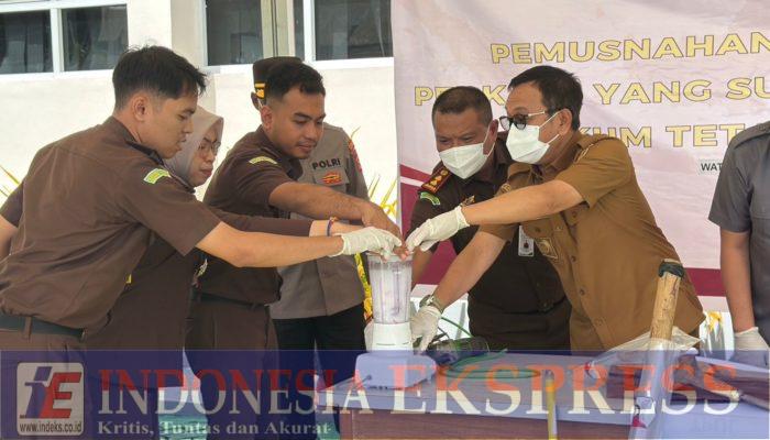 Bupati Soppeng Hadiri Pemusnahan Barang Bukti Inkracht di Kejari Soppeng