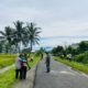 Personel Koramil Wotu Bersama Warga Lambarese Bersihkan Drainase Desa
