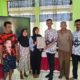 Didampingi Orang Tua, Alumni SDN 37 Kabaro Terima Ijazah yang Tertunda Diambil
