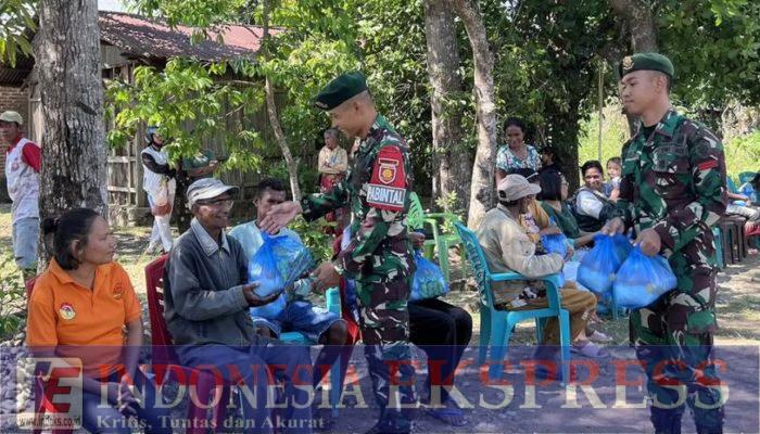 Yonarmed 12 Kostrad Tebar Kepedulian Sosial Bersama Kelurahan Fatukbot Melalui Jumat Berkah