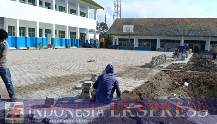 Alumni SMPN 1 Lilirilau Dukung Pembenahan Fasilitas Sekolah Melalui Pembangunan Paving Blok dan Sarana Penunjang