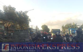 Kemacetan Parah di Jalur Poros Makassar-Gowa, Warga Minta Penertiban Parkir Liar dan Pedagang
