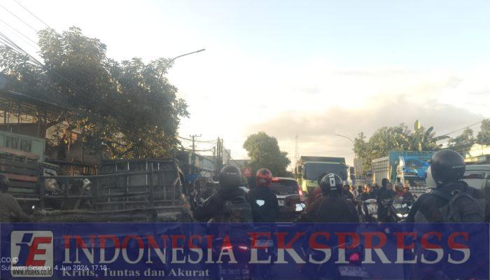 Kemacetan Parah di Jalur Poros Makassar-Gowa, Warga Minta Penertiban Parkir Liar dan Pedagang