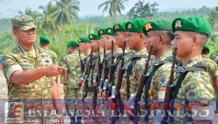 Wapang TNI Tinjau Yonif TP 842/Badak Sakti, Dukung Pertahanan dan Ekonomi Daerah