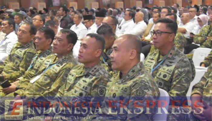 TNI AL Dukung Program Ketahanan Pangan Nasional pada Panen Raya Tebu Terintegrasi yang Dipimpin Presiden RI di Malang