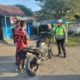 Polwan Ditlantas Polda Sultra Edukasi Pengendara Lewat Program Polantas Menyapa di Kendari