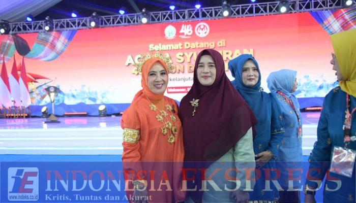 Hj. Suarni Suwardi Promosikan Wastra Khas Soppeng pada HUT Ke-46 Dekranas di Makassar