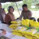 Brimob Polda Sultra Gelar Penjualan Beras SPHP di Konawe Selatan untuk Jaga Stabilitas Harga Pangan