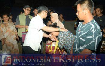 Tanpa Sekat, Bupati H.Suwardi Haseng Temui Langsung dan Beri Bantuan Korban Kebakaran